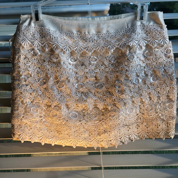 Cream color mini skirt - Picture 2 of 2
